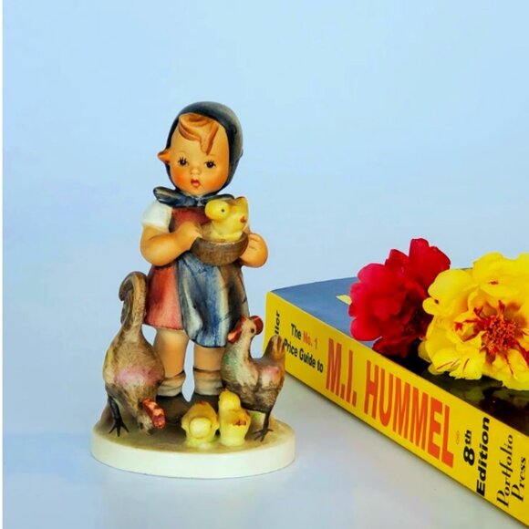 Hummel Figurine -TMK 2 - Feeding Time - No. 199/I - Picture 1 of 9